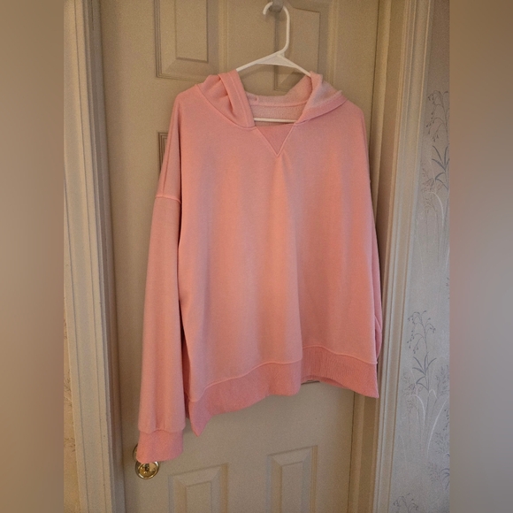 No Label Tops - Cozy Pink Women's Sweatshirt